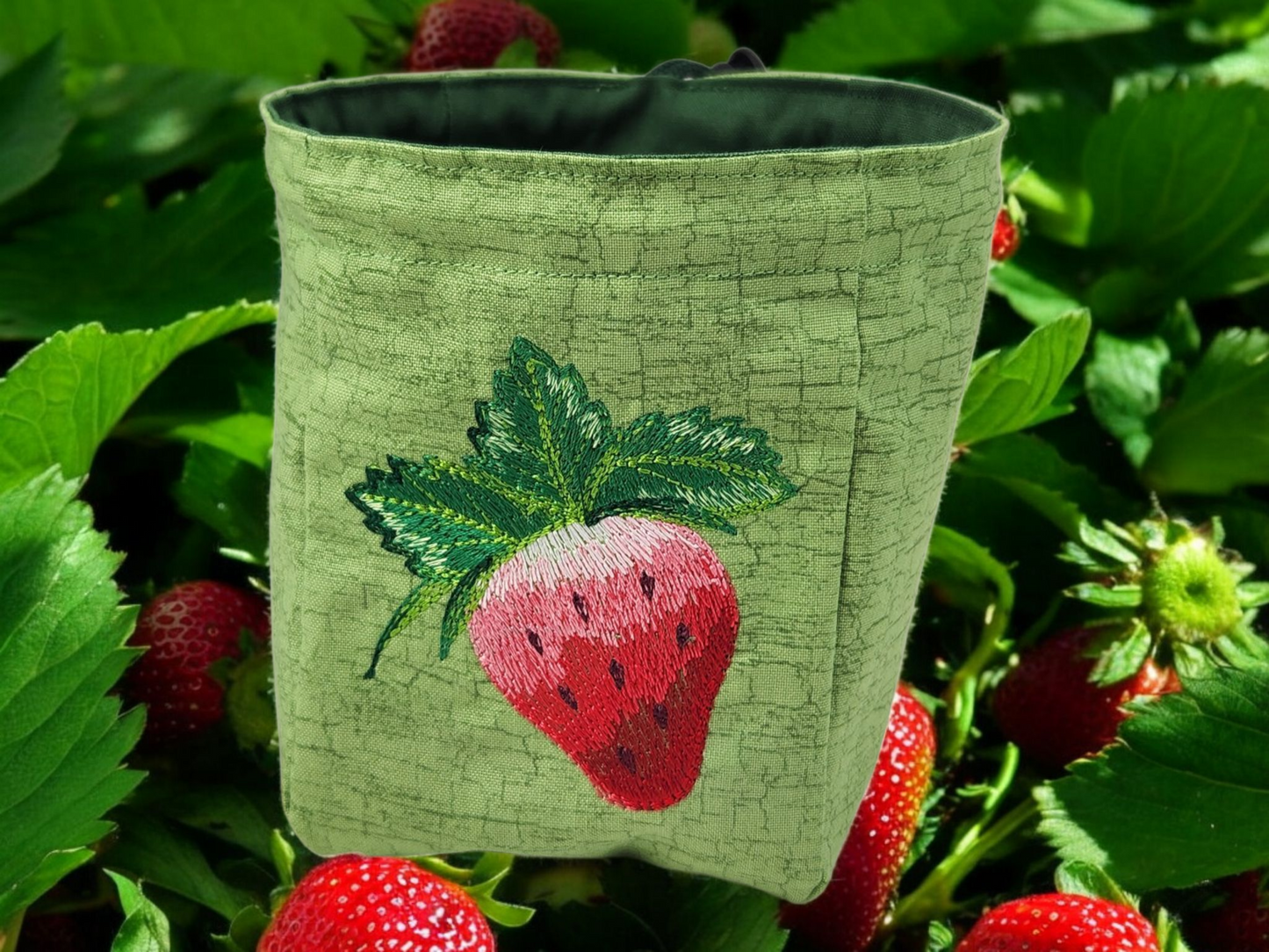 Sweet Strawberry dice bag