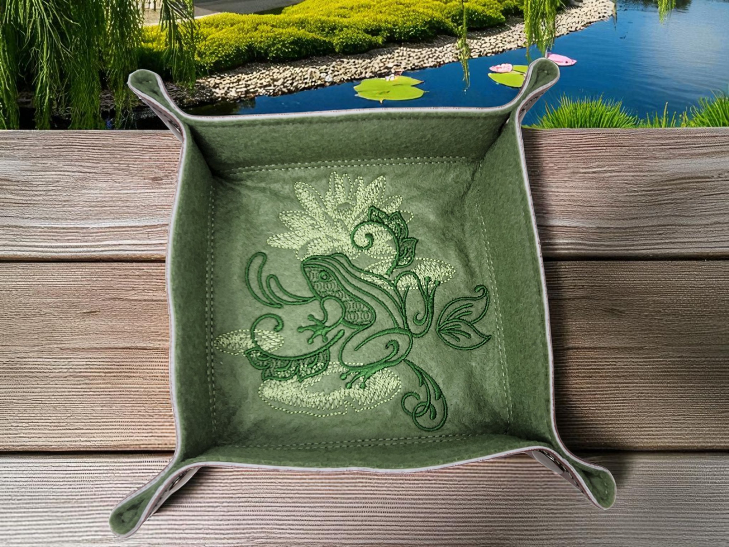 Frog gift set, dice tray and dice bag