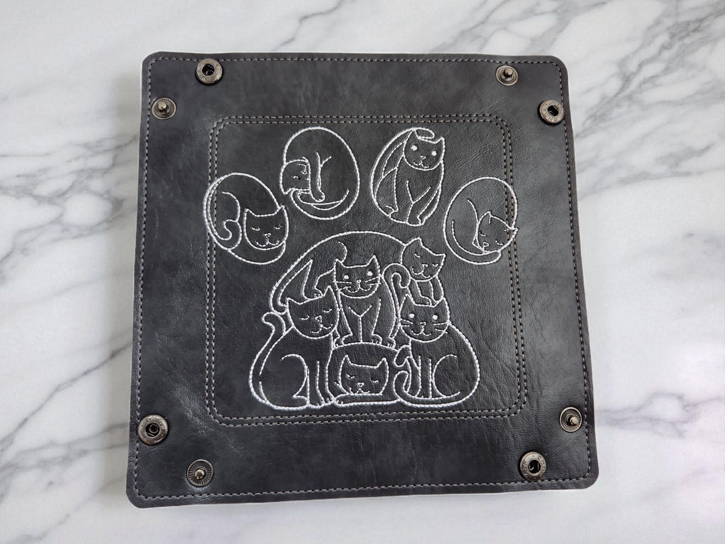 Cat Paw Dice Tray - Perfect for Gamers and Cat Lovers