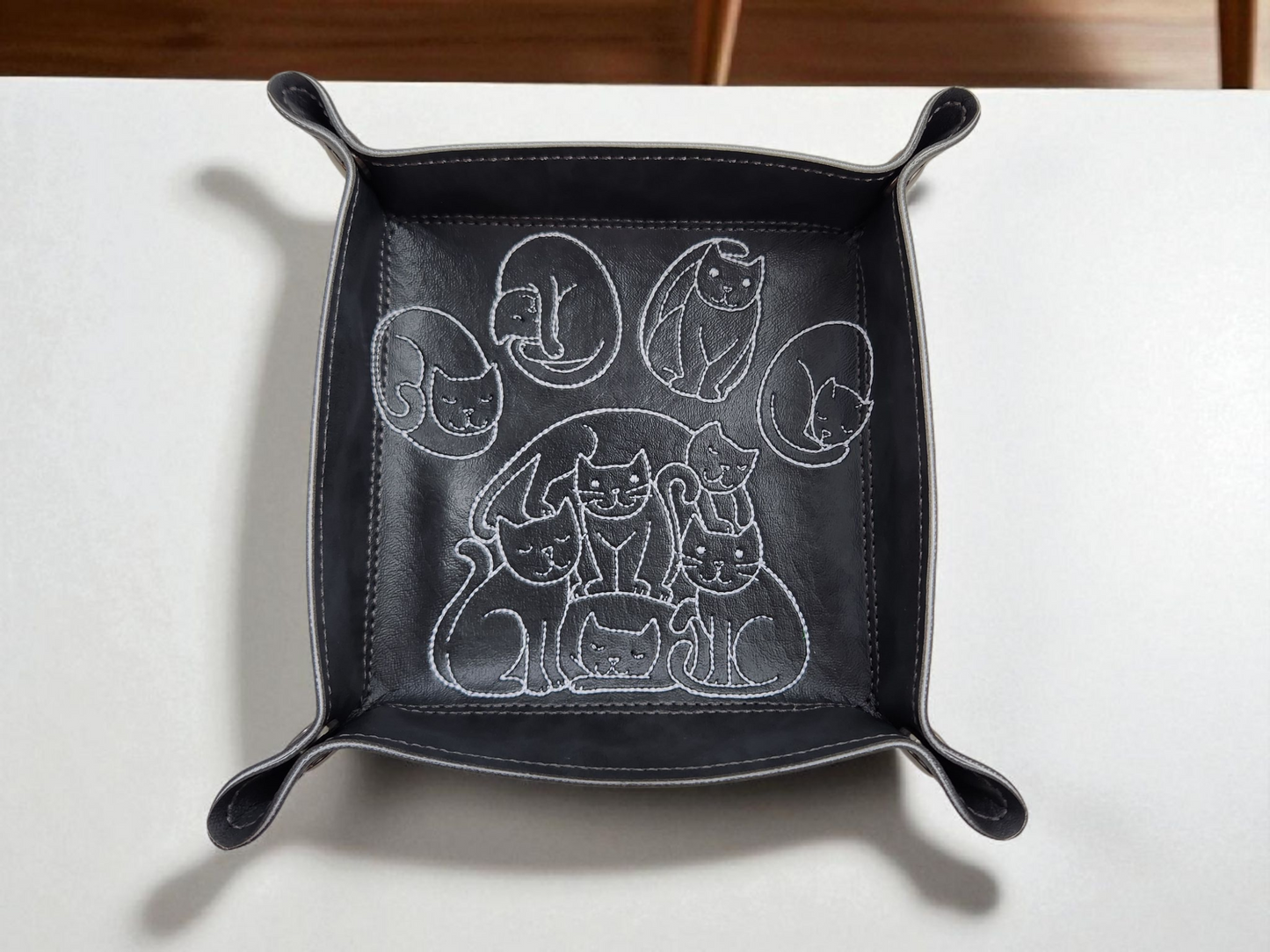 Cat Paw Dice Tray - Perfect for Gamers and Cat Lovers