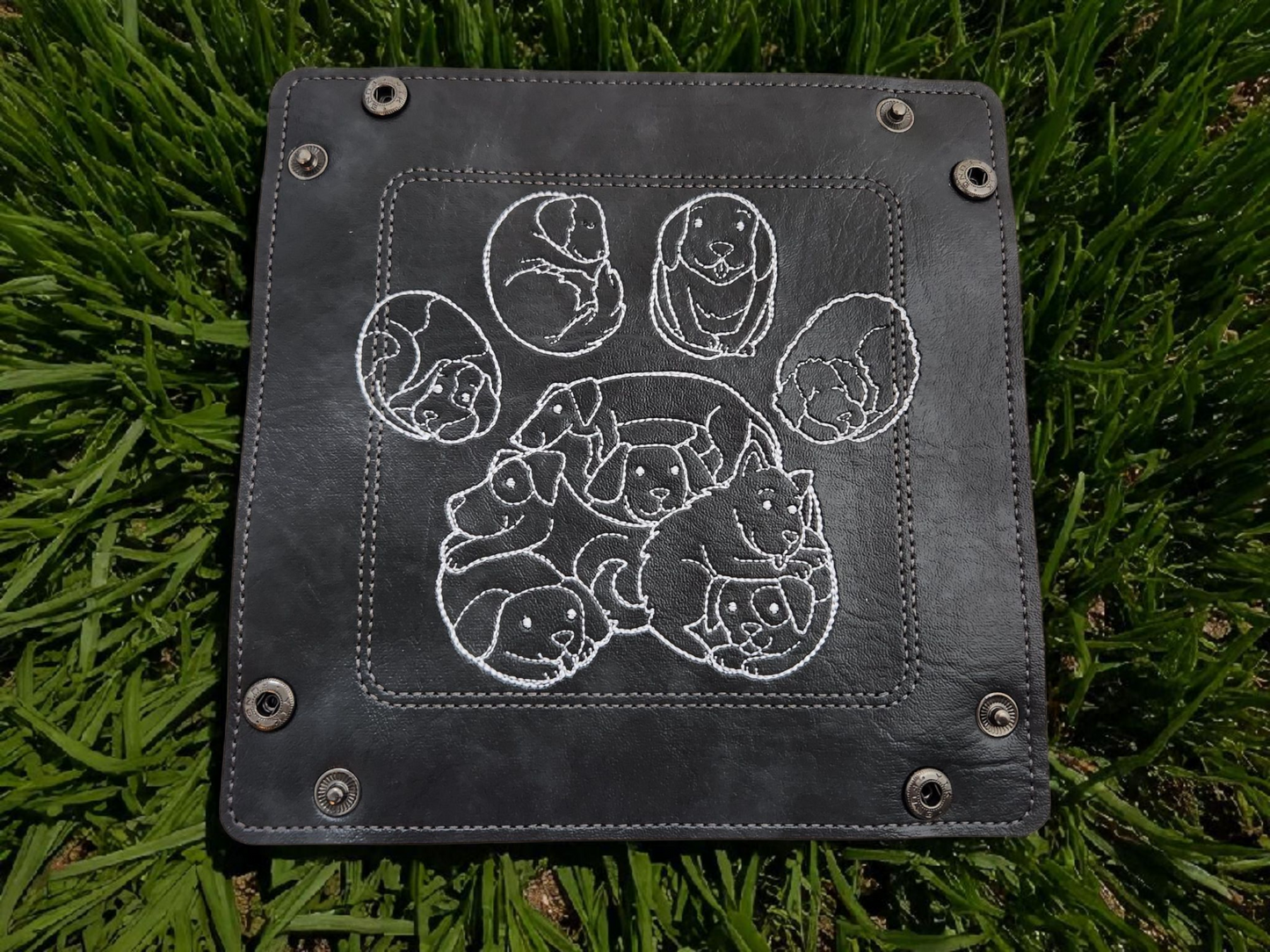Dog Paw Dice Tray - Portable Gaming Essential