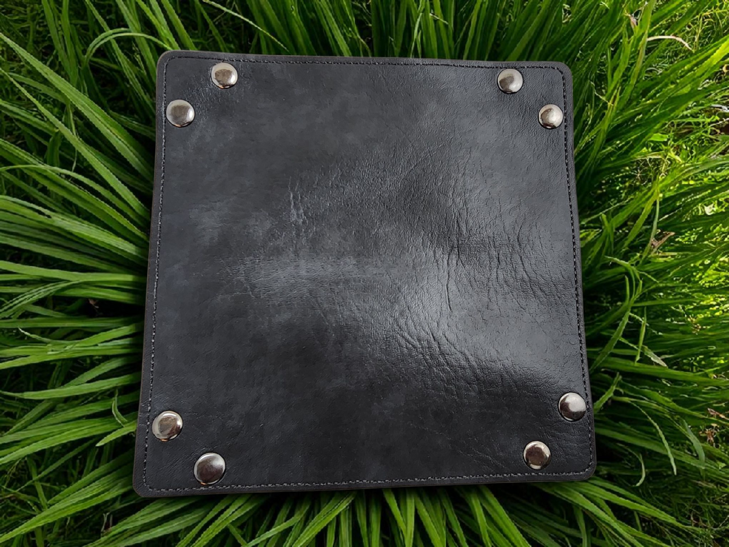 Dog Paw Dice Tray - Portable Gaming Essential