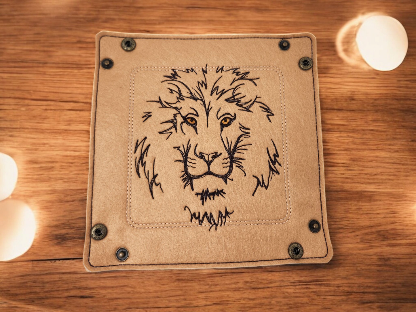 Lion dice tray
