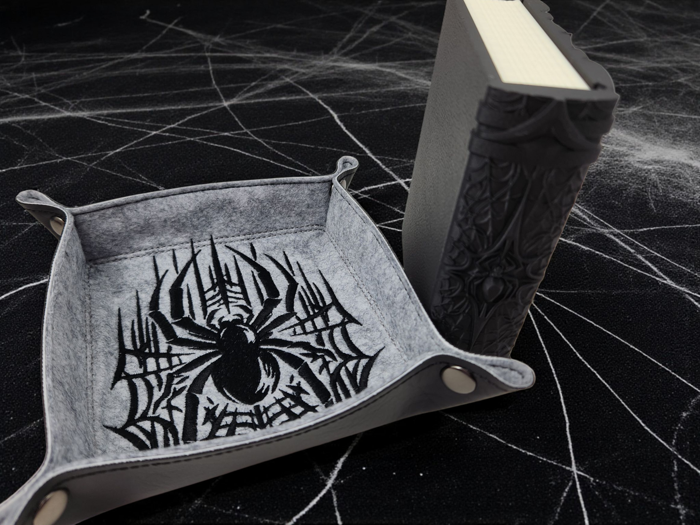 Spider gift set, spider dice tray and spider dice tome
