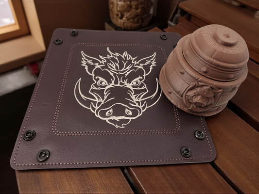 Boar's head gift set, dice tray and dice box