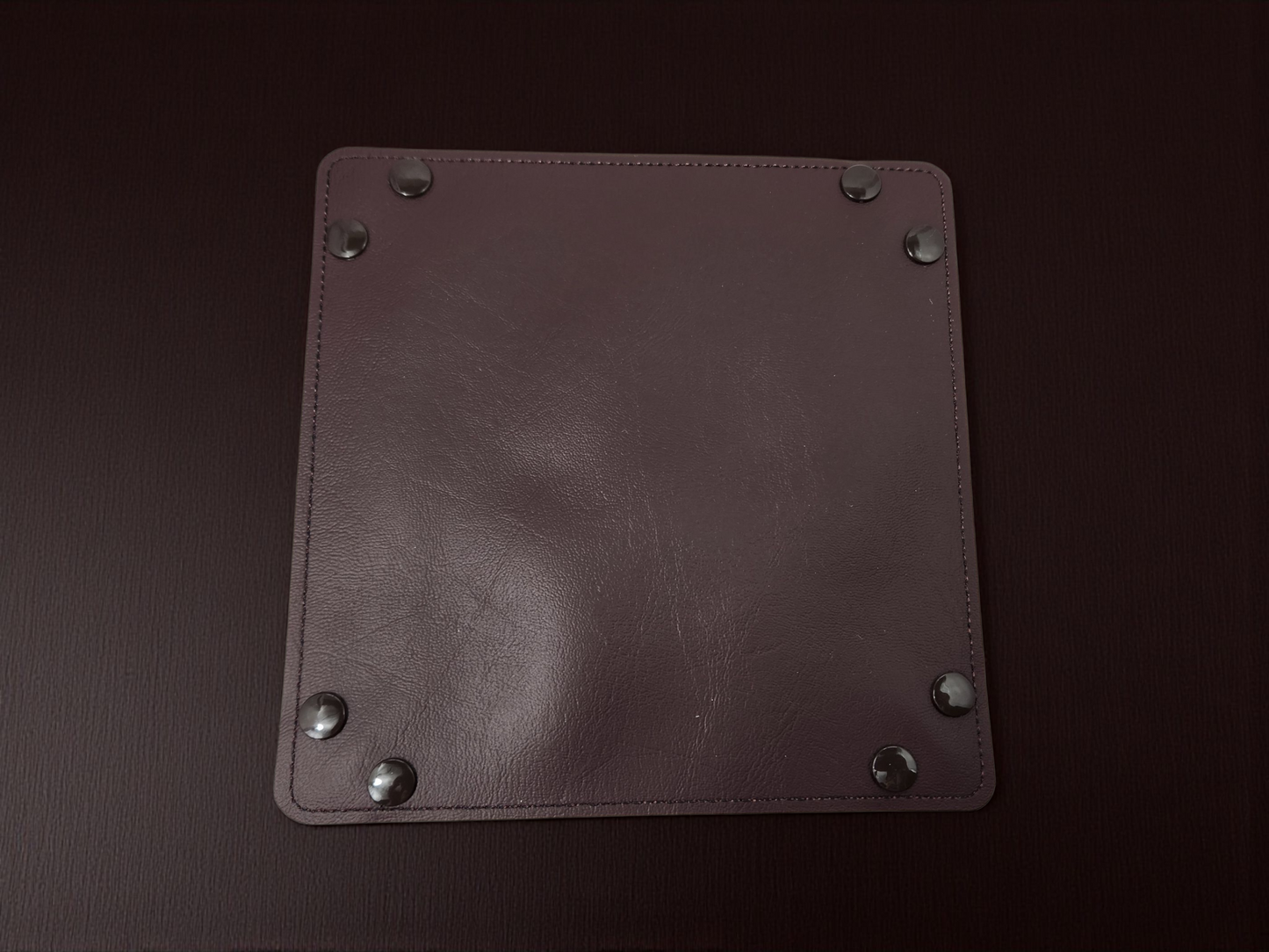 Boar's head gift set, dice tray and dice box