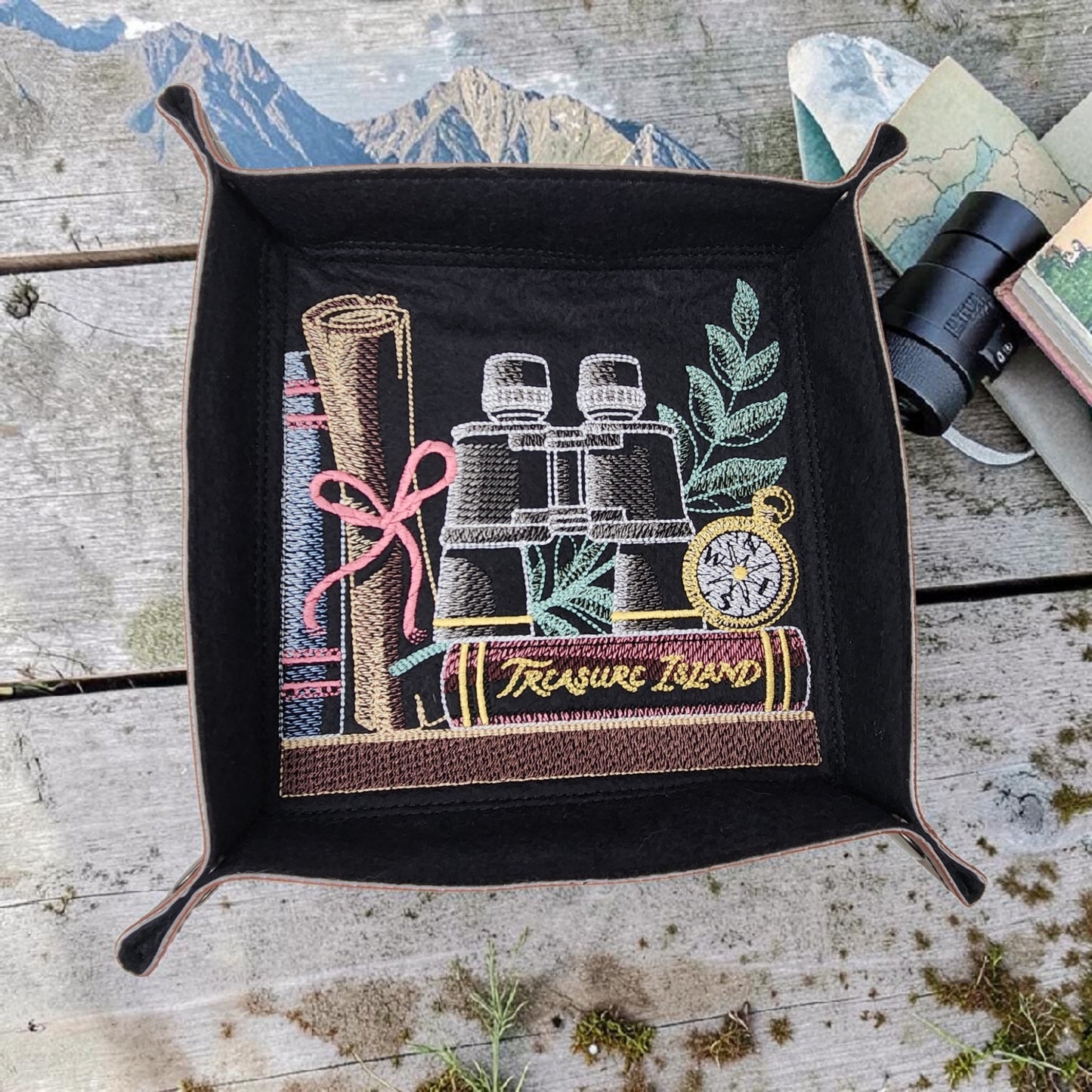 Explorer dice tray, TTRPG