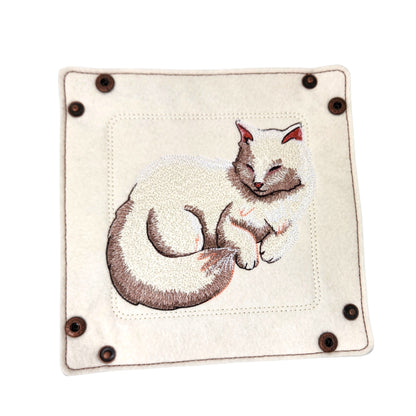 Fluffy white cat dice tray