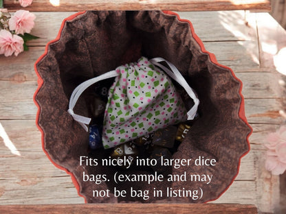 Mini drawstring bag with a set of mini dice, light purple - Rowan Gate