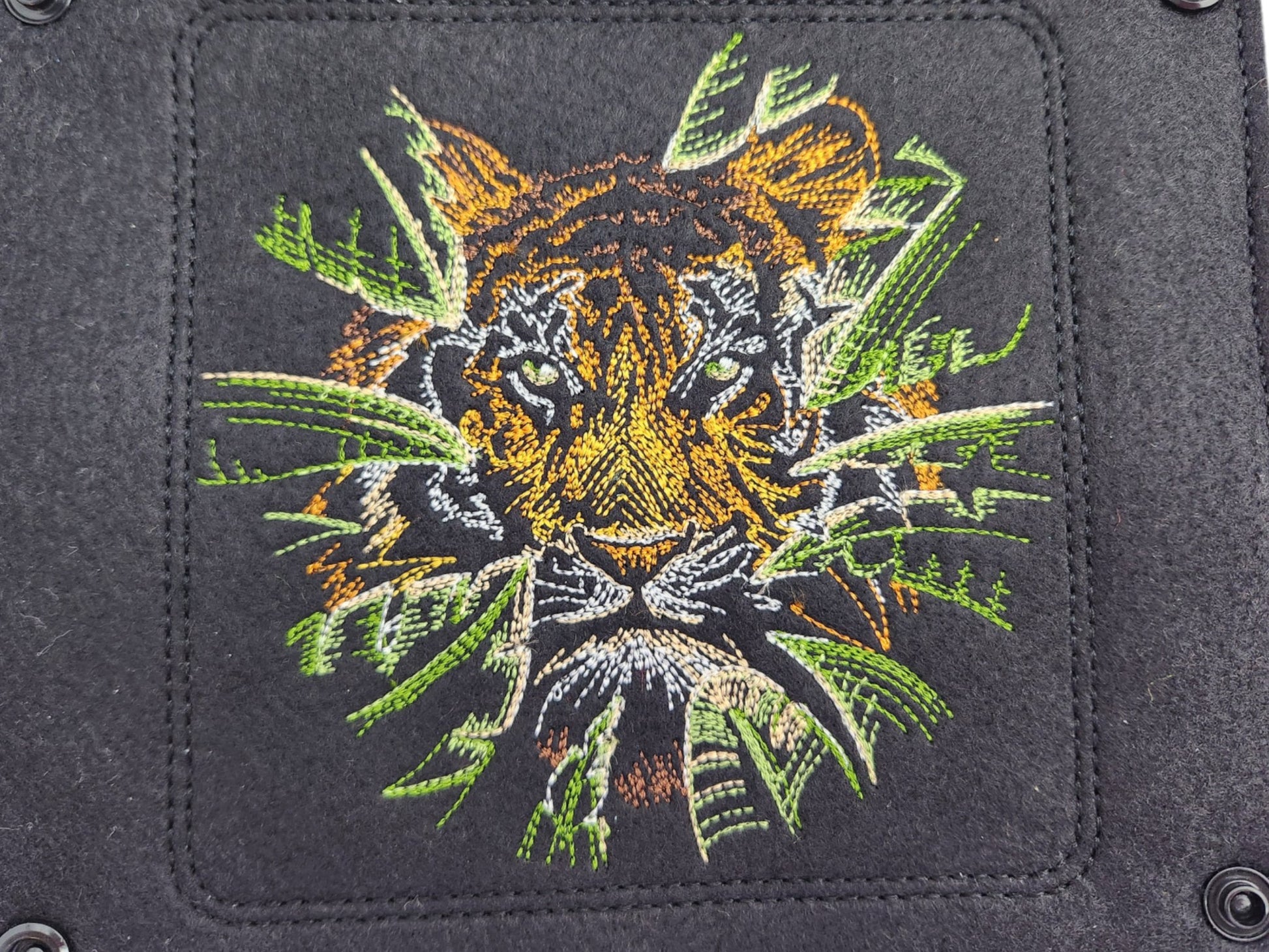 Tiger dice tray - Rowan Gate